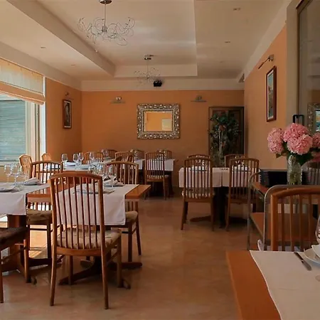 فندق Royal 4*